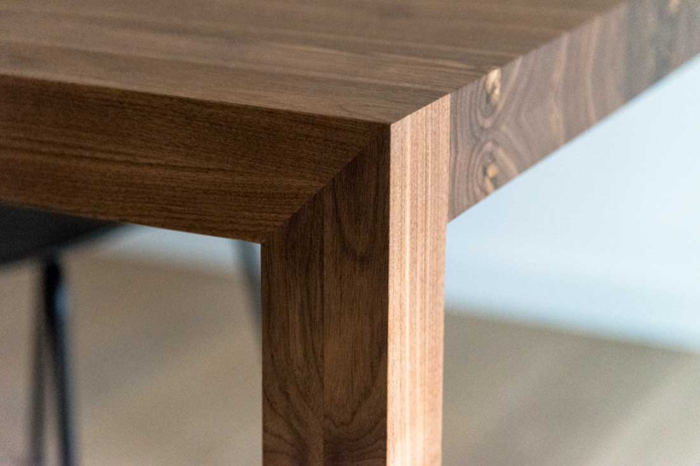 Eetkamertafel-notenhout