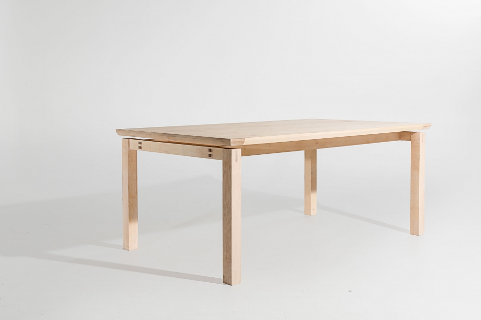 Esdoorn-tafel-met-zwevend-blad