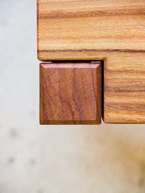 Iepenhouten gitaarstoel