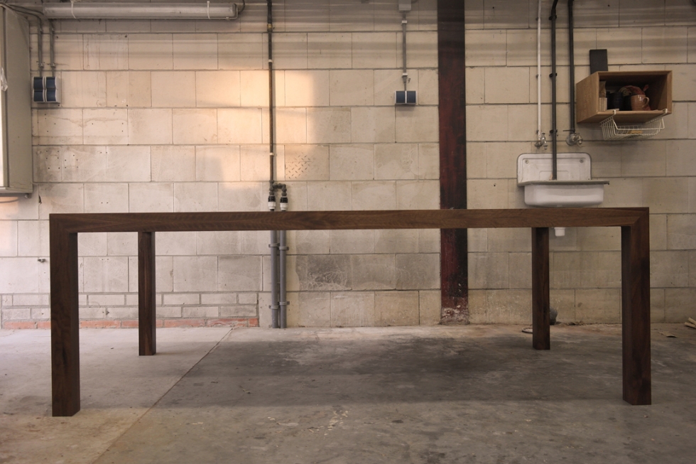Notenhouten tafel